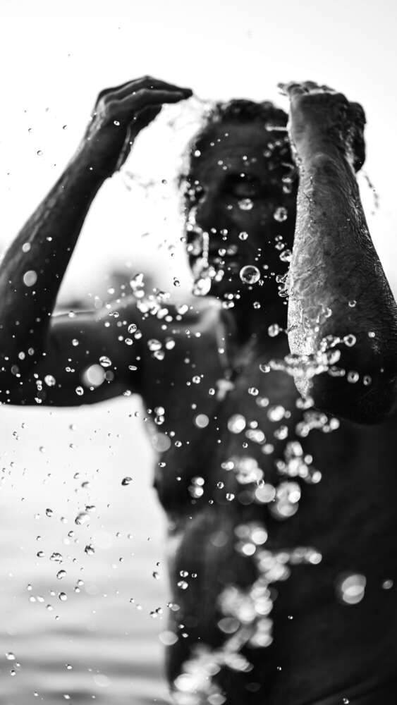 Portraitfoto im Wasser, Wassershooting am Rhein. (www.susannewatrin.de)