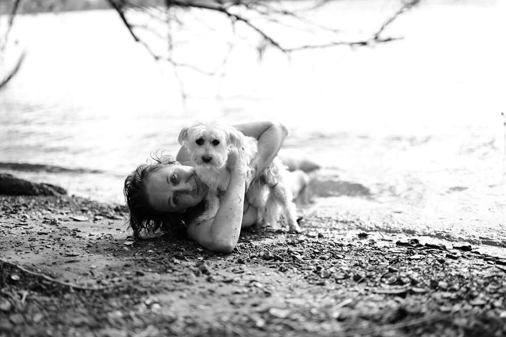 Portrait mit Hund (www.susannewatrin.de)