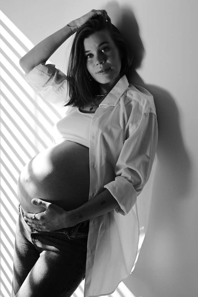 Babybauchfoto mit schönenn Schatten (www.susannewatrin.de)