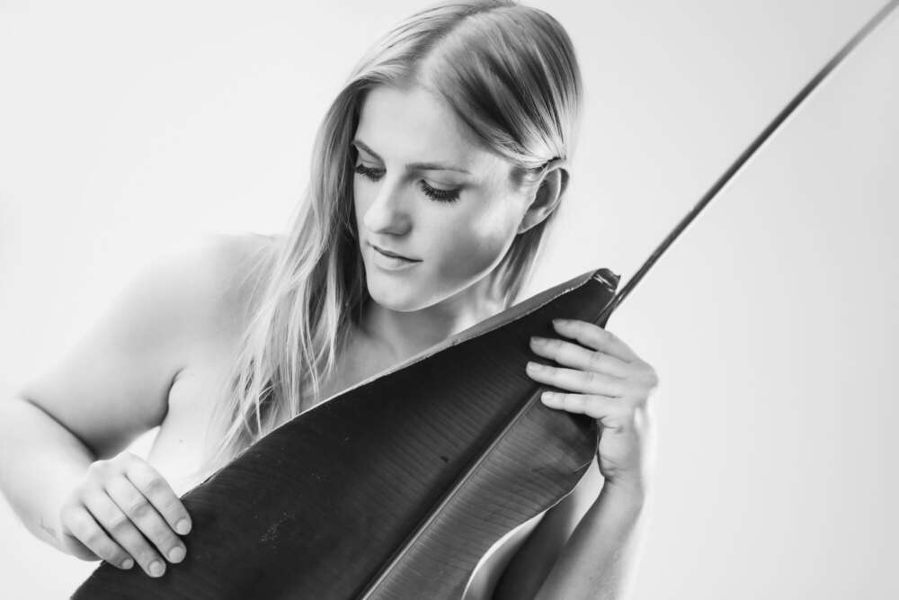 kreatives Portrait mit Blatt. (www.susannewatrin.de)