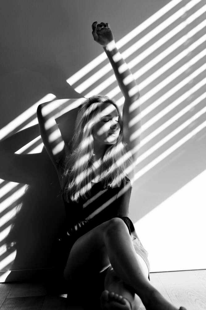 Sinnliches Portrait mit schönen Schatten. (www.susannewatrin.de)