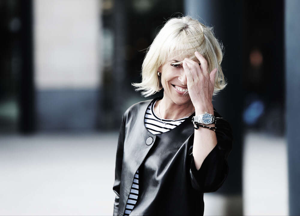 Zeitloses Portrai einer lachenden Frau. (www.susannewatrin.de)