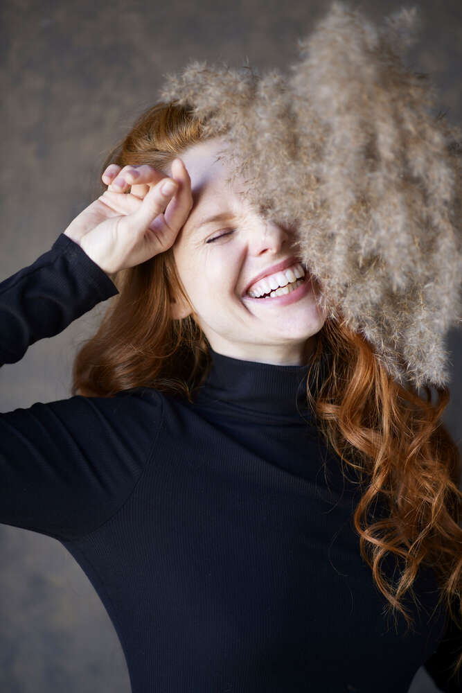 Kreatives Foto einer lachenden Frau. (www.susannewatrin.de)