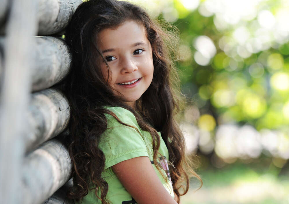 Lachendes Mädchen im Kindergarten. (www.susannewatrin.de)