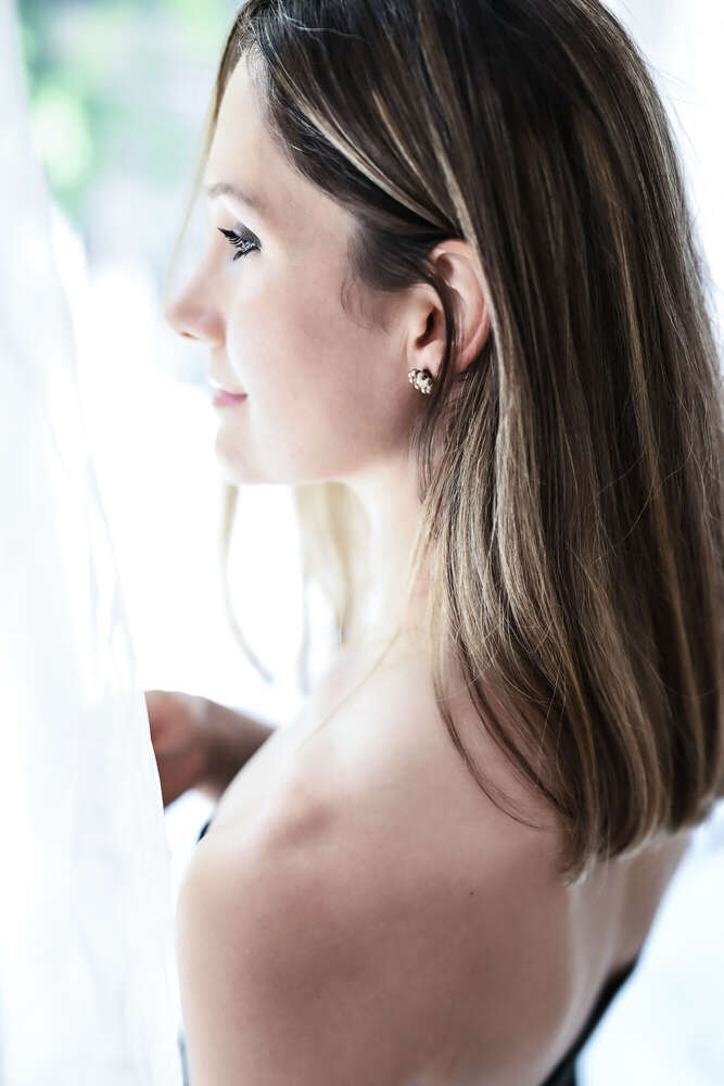 Portaitfoto im Boudoirstiel mit nackter Schulter. (www.susannewatrin.de)