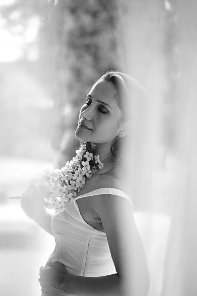 Foto in schwarz-weiß mit Horteisie im Boudoirstiel. (www.susannewatrin.de)