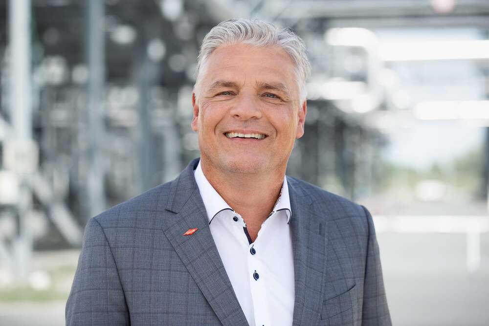 Offizielles Portrait eines Vorstandsvorsitzenden / CEO on location (Headshot Master)