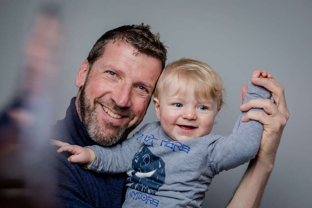 Vater mit Kind im Studio (Kochinke Visuelle Gestaltung)