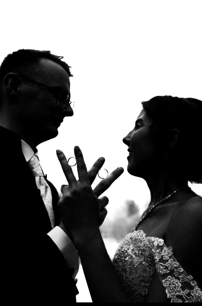 Black and White  (VisCons Media GmbH)