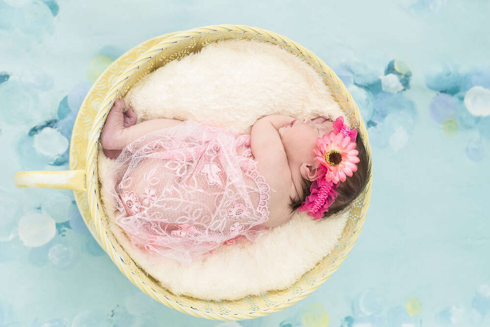 Newborn (Magic Moments)