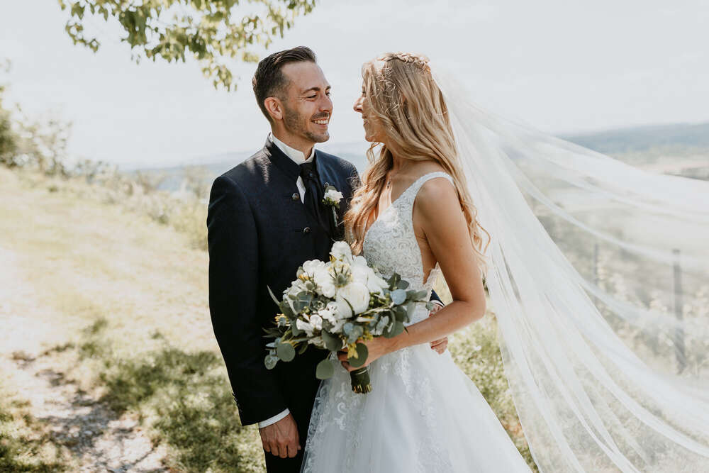 Sommerhochzeit in den Weinbergen
