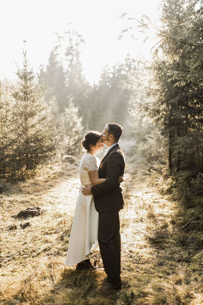 Winter Brautpaarshooting im Wald (Daniel Koehler Fotografie)