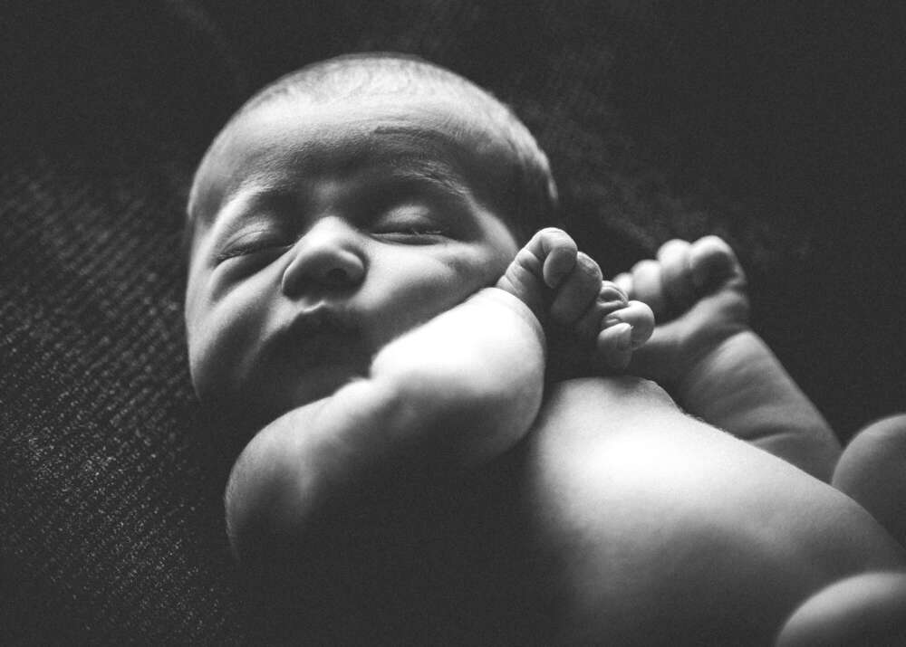 Newborn schwarzweiß (PHOTOGRAPHIE meikedietz)