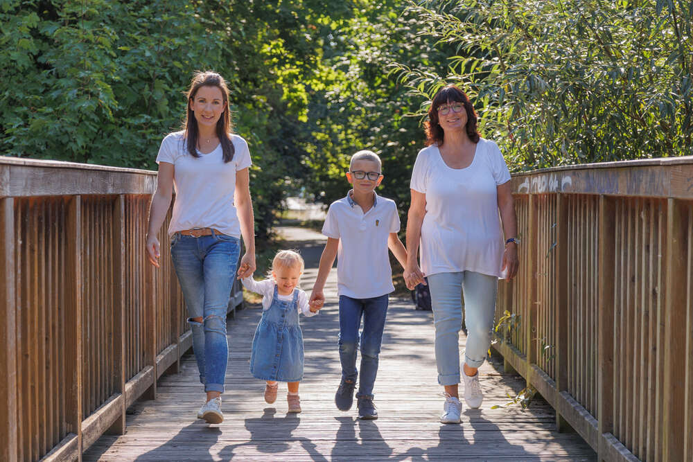 mit der Oma und der Mama in's grüne (PHOTOGRAPHIE meikedietz)