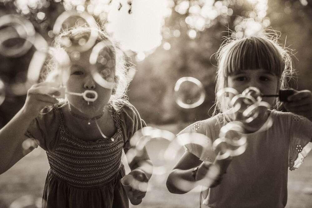 Seifenblasen, Regenbogen, Schwestern,  (dasGoldkind)