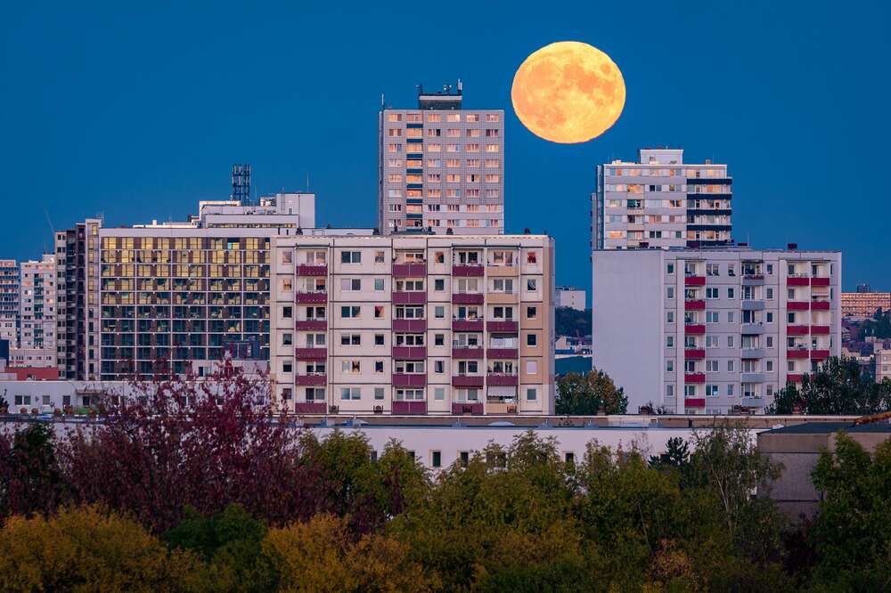 Vollmondaufgang &uuml;ber Halle-Neustadt (Martin Wasilewski)