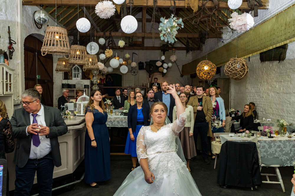 Der Brautstrausswurf (STAGE99)