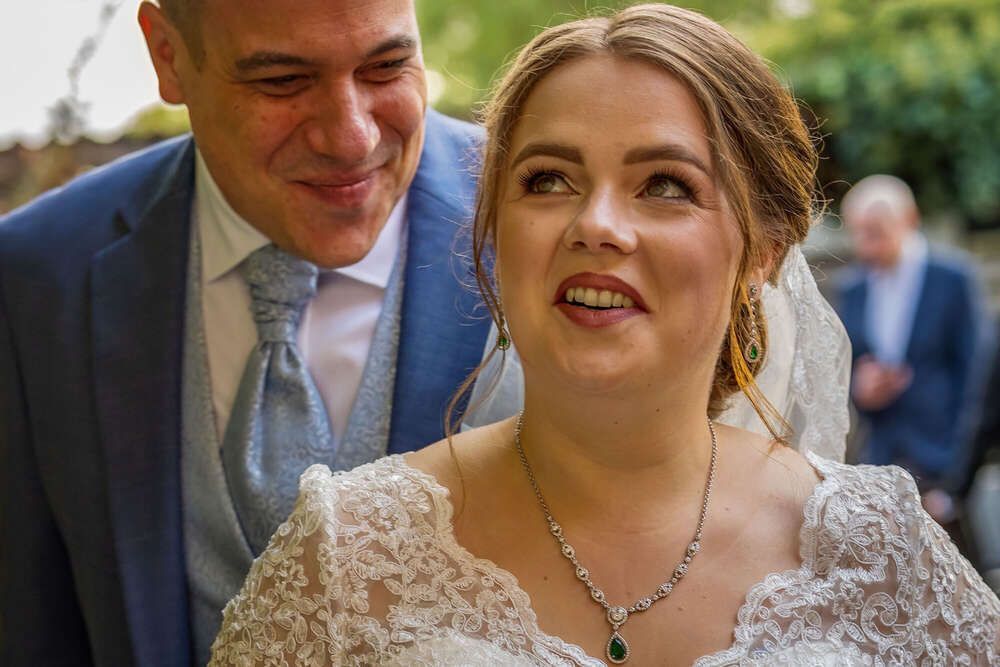 Was hat er ihr ins Ohr gefl&uuml;stert? (STAGE99)