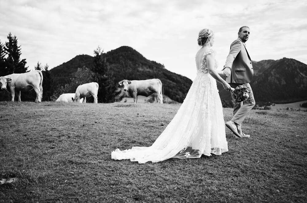 Brautpaar auf der Stägerallm am Schliersee (Jennifer Hartmann | Photography & Artist)