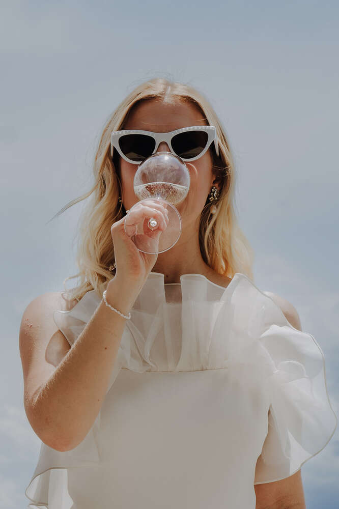 Braut am See (Jennifer Hartmann | Photography & Artist)