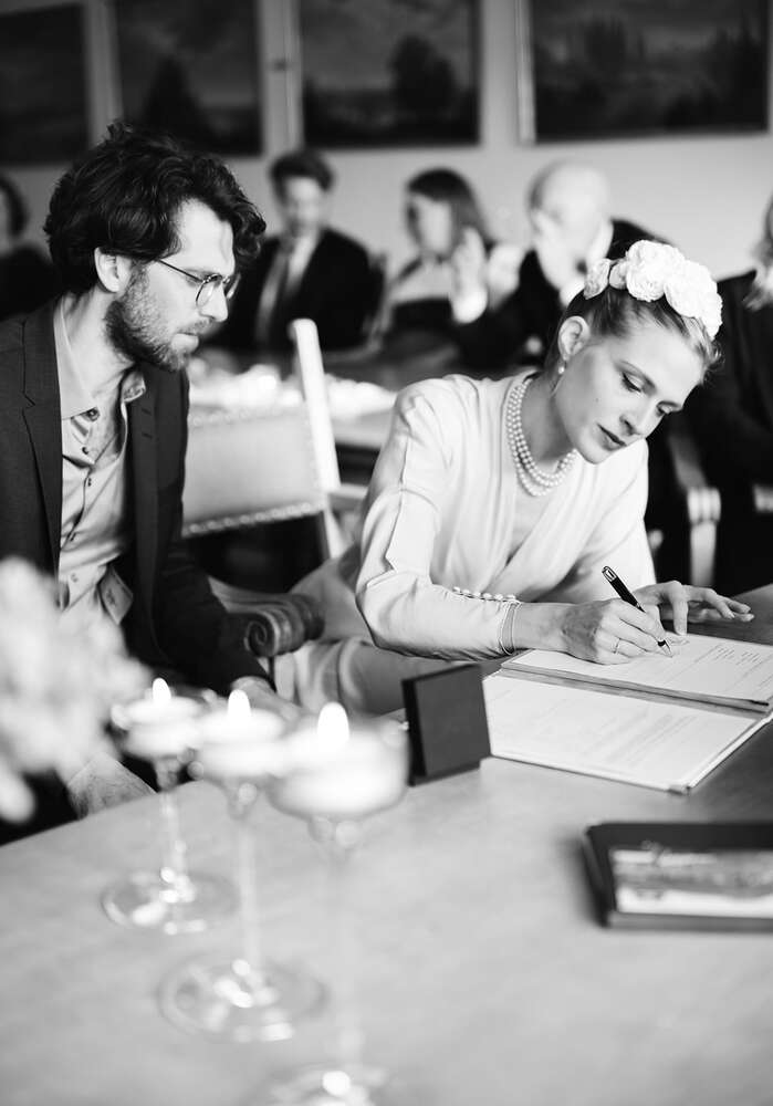 Unterschirft im Standesamt Rottach-Egern (Jennifer Hartmann | Photography & Artist)