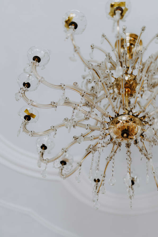 Kronleuchter im Schloss Neufarn (Jennifer Hartmann | Photography & Artist)