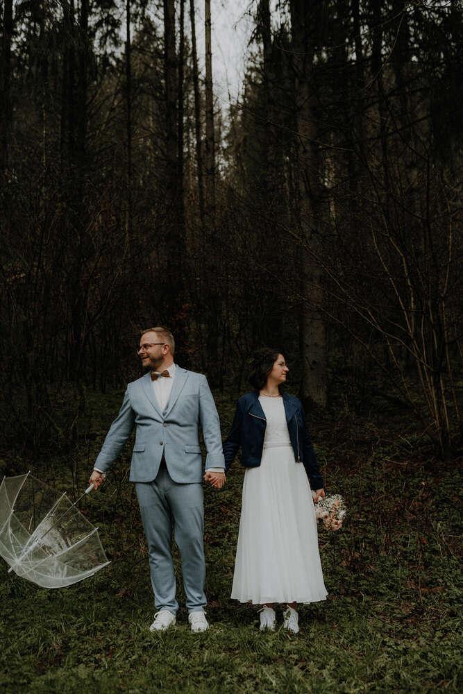 Paar im Wald (Mario Scheibl Fotografie)