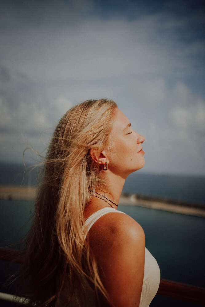 Daniela und das Meer (Anna macht Fotos)