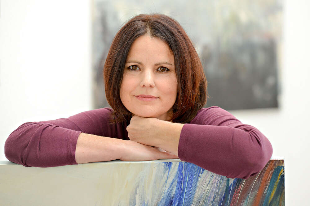 Künstlerin in ihrem Atelier (Jan Schmitz Werbefotografie)