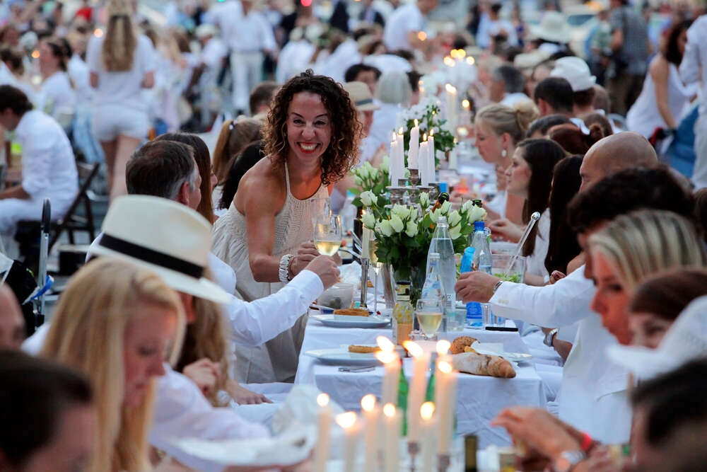 Dîner en blanc  (Vorblidlicht)