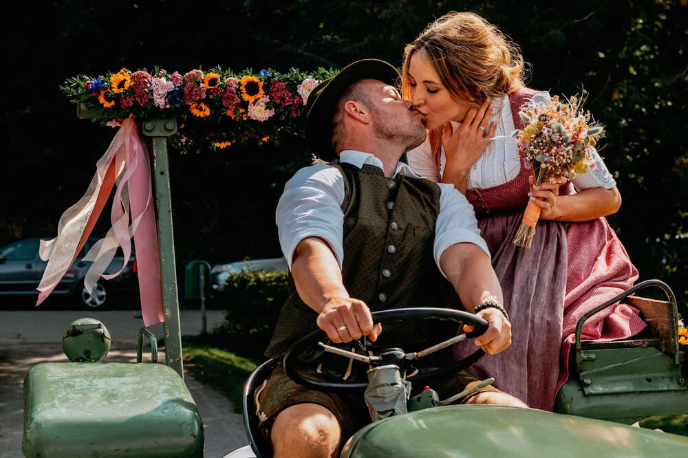 Hochzeit in Tracht am Schliersee (Bildschön)