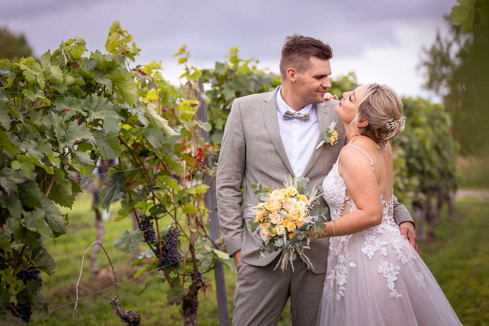 Hochzeitsportrait Weinberge (Antonia Moers Photography)