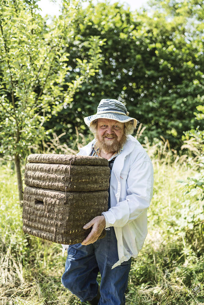 Eckart Brandt und die Bienen (Dennis Williamson)