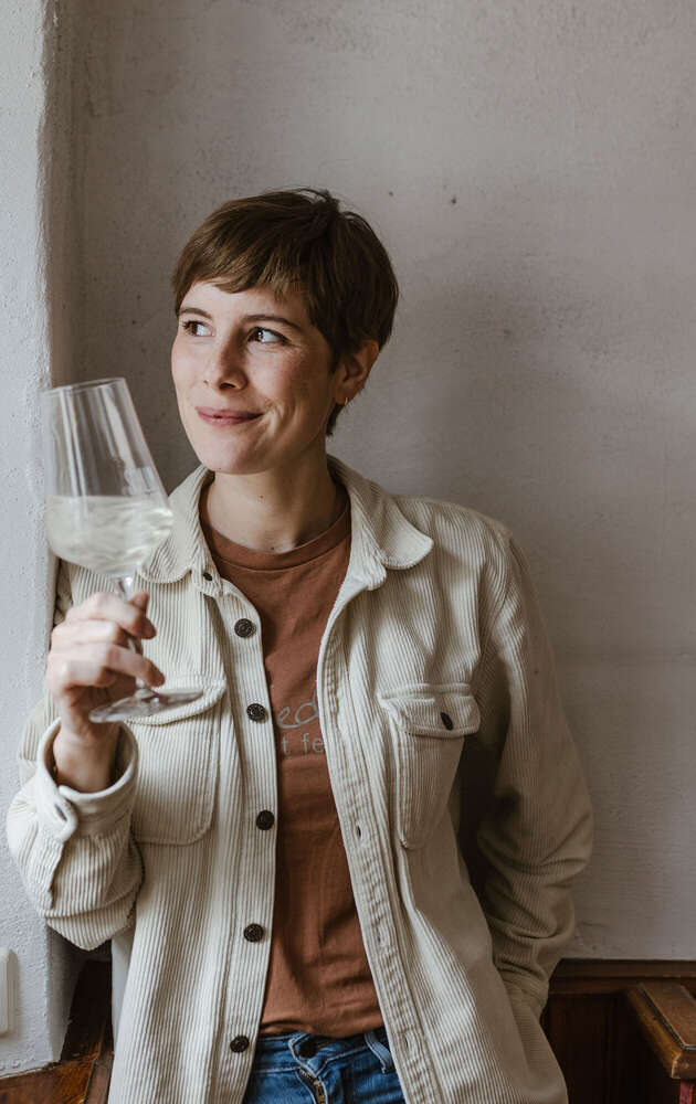 Junge Winzerin Weinprobe (Sabine Steffens)