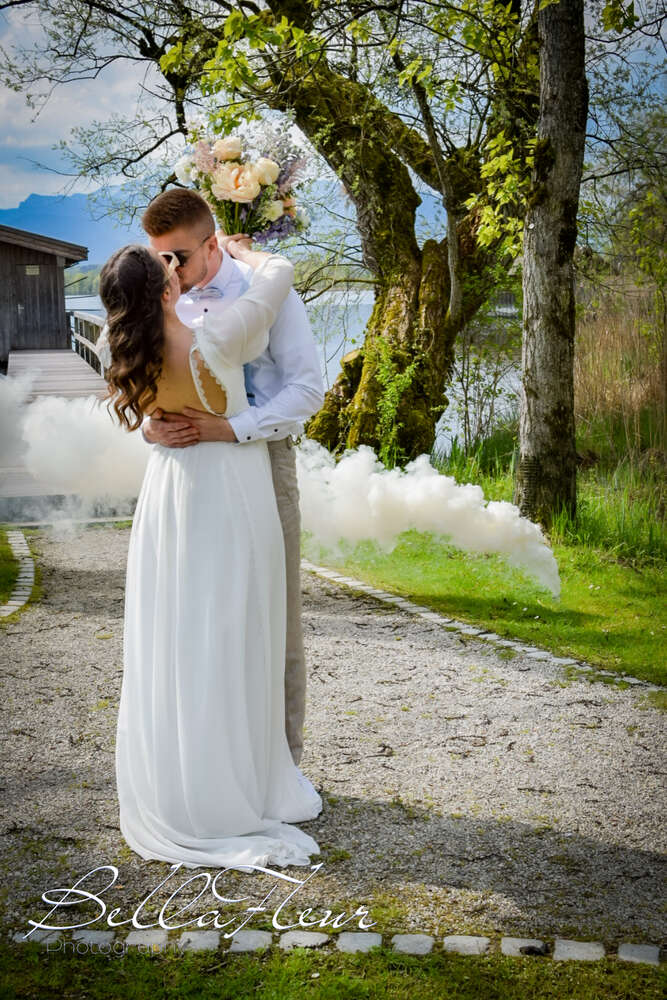 Wedding Kiss (BellaFleur Photography)