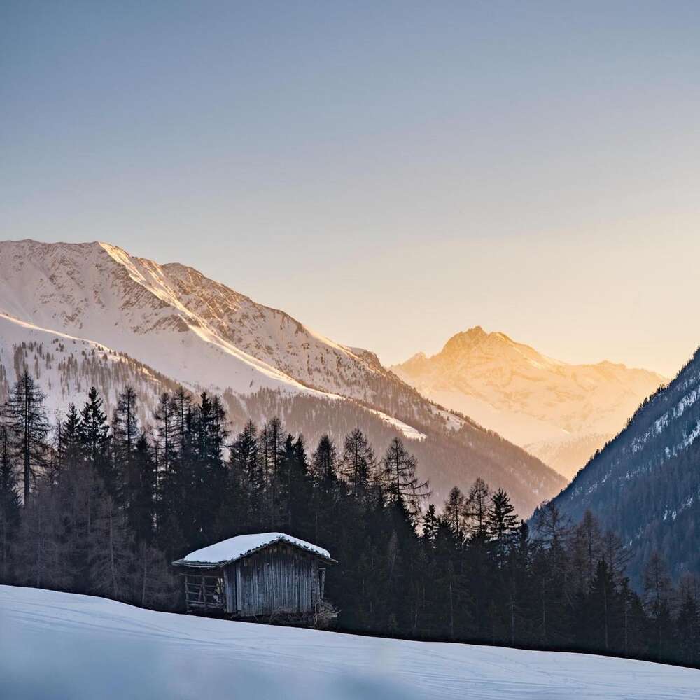 Sunset in the mountains (CreativeGeeks)