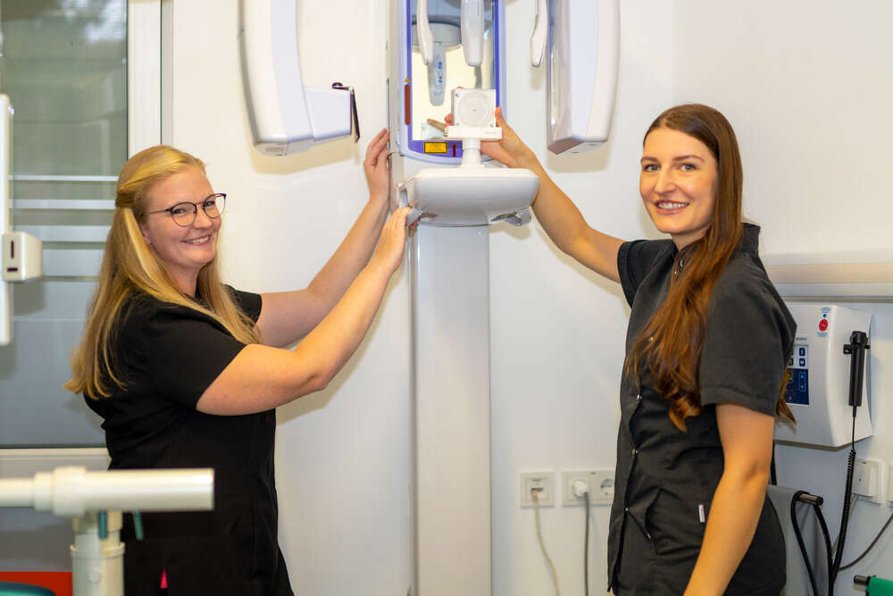 Mitarbeiterinnen Zahnarztpraxis (Bilderwerkstatt)