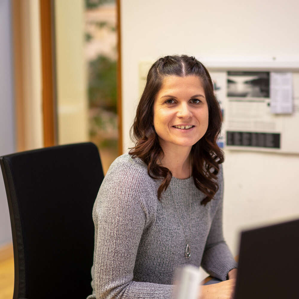 Mitarbeiterin Handwerksunternehmen (Bilderwerkstatt)