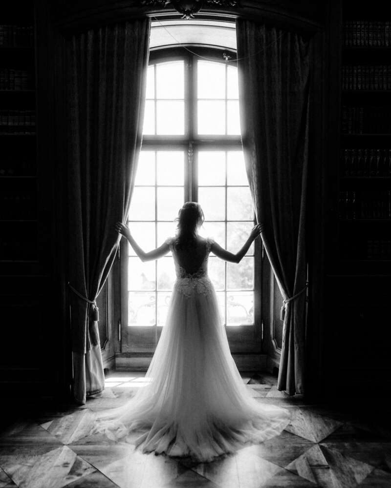 Braut vor Fenster (Daniel  Dyntar)