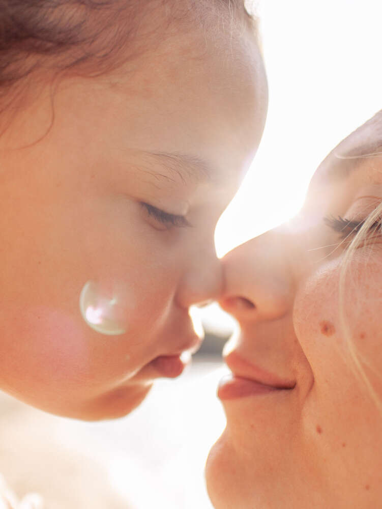 Mom and daughter (Alexandra Esau)
