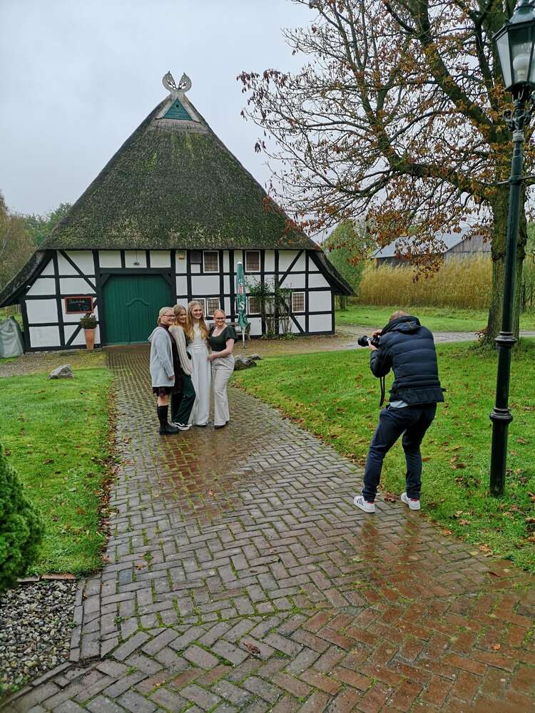 Hochzeitsfotografie vor mittelalterlicher Kulisse (Nick Hanke)
