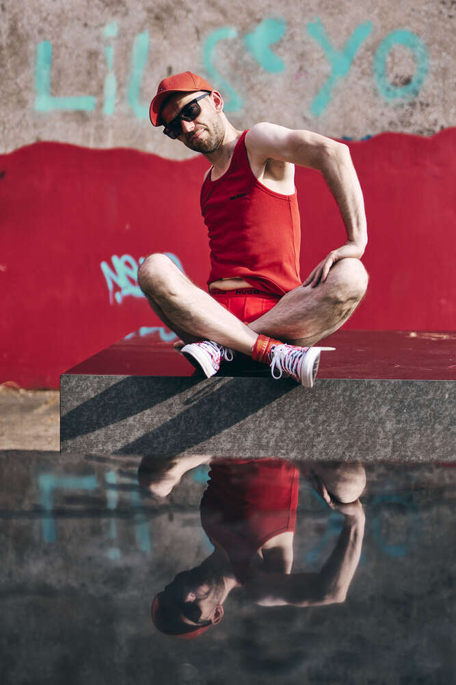 Männerportraits mit Rot