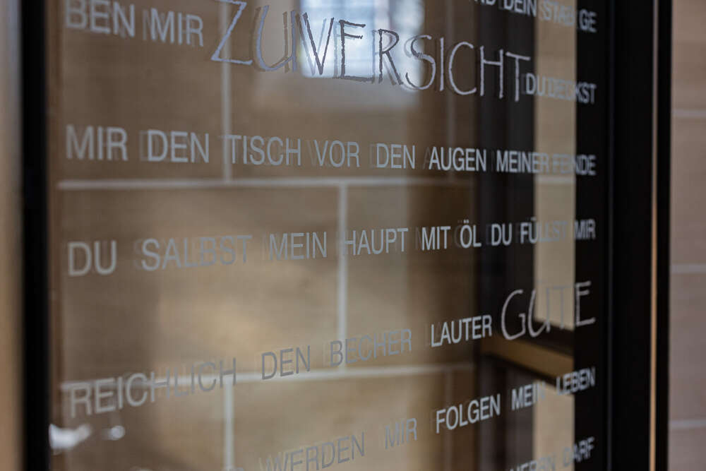 Glaselement in einer Kirche (MDK PHOTOVISION)