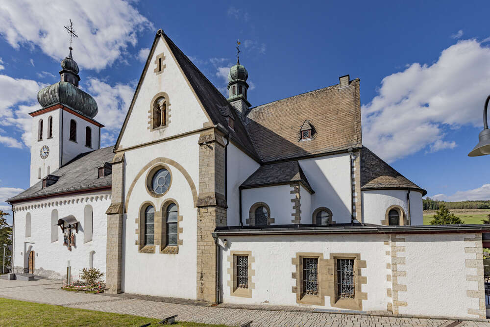 St. Jakobus Kirche Elspe - Aussenansicht (MDK PHOTOVISION)