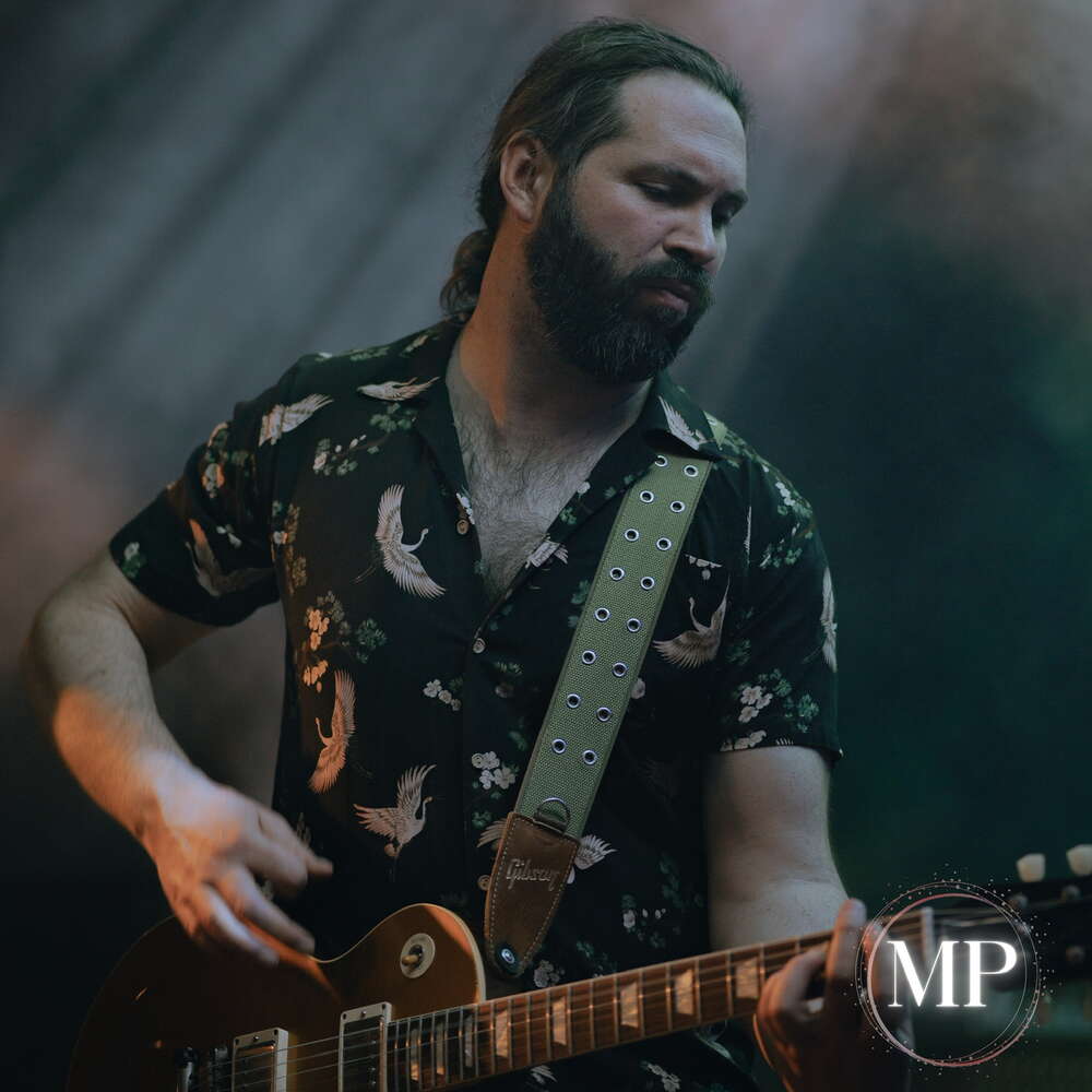 Gitarrist der Band &bdquo;Rock Around The Orient&ldquo; (Mervan Öktem)