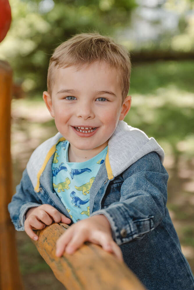 Portrait eines Jungen am Fototag im Kindergarten  (Axel Jahnke | Fotografie)