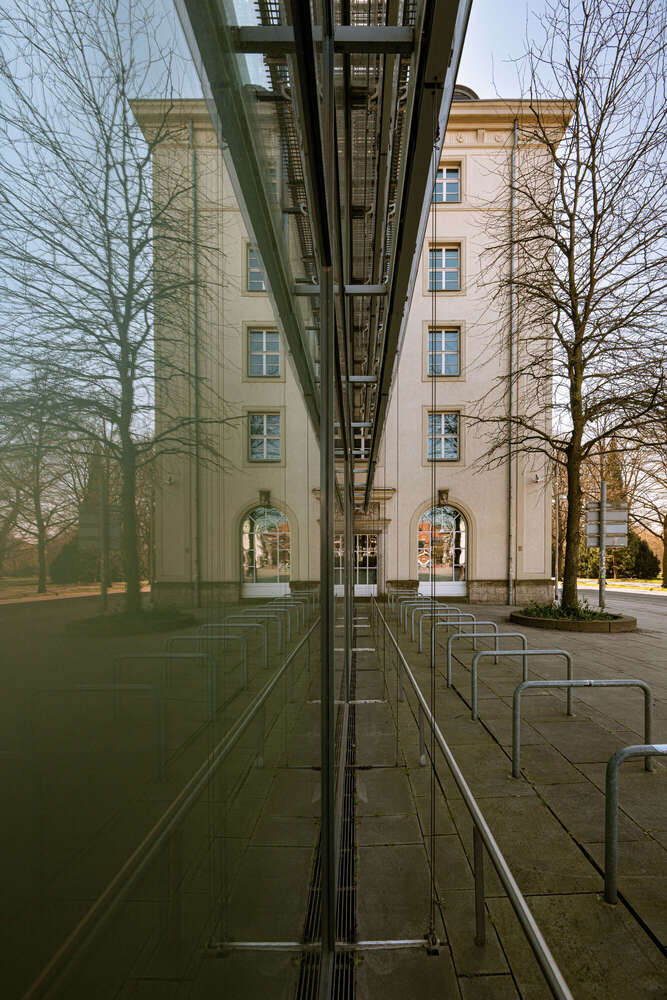 interessante Spiegelung eines historischen Gebäudes  (Axel Jahnke | Fotografie)