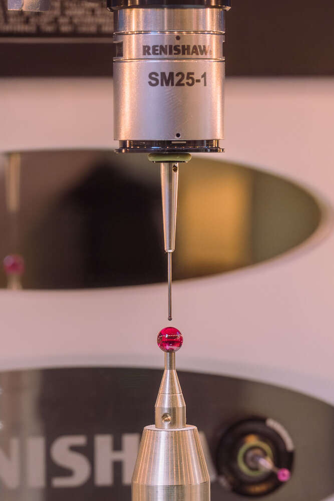 Detailaufnahme eines modernen Geräts im Dentallabor (Axel Jahnke | Fotografie)