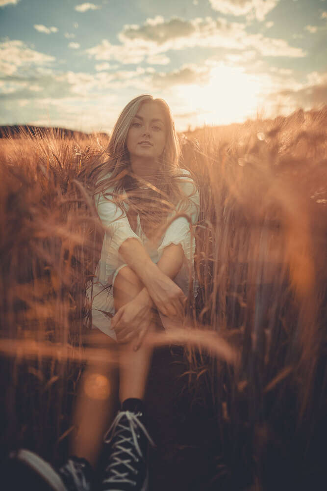 Girl in the field (Beckerworks - Hochzeitsfotograf Gießen)