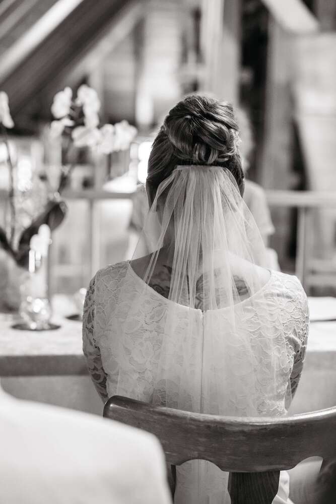 Braut bei standesamtlicher Hochzeit (Lifestorys Fotografie)